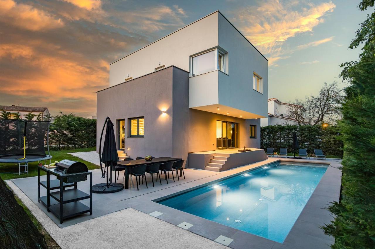 Villa Aida - 4 Bedroom Luxury Villa With Large Private Pool 4K Projector And Jacuzzi Pula Exterior foto