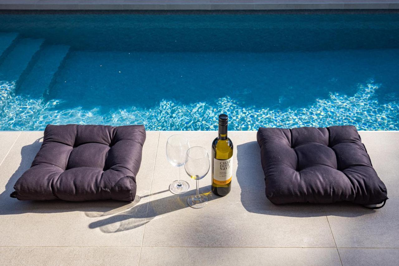 Villa Aida - 4 Bedroom Luxury Villa With Large Private Pool 4K Projector And Jacuzzi Pula Exterior foto